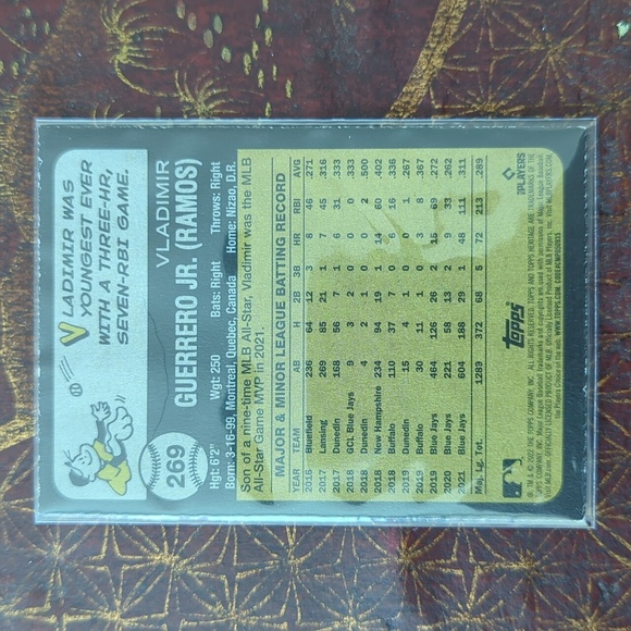 2022 TOPPS HERITAGE #269 VLADIMIR GUERRERO JR "PURPLE CHROME", BLUE JAYS - Picture 3 of 3